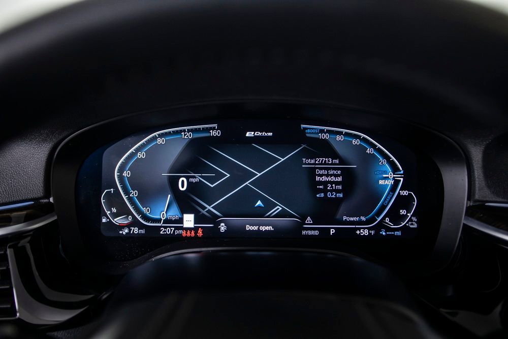 Used 2023 BMW 530e w/ Executive Package image 32