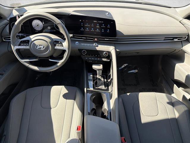 Used 2025 Hyundai Elantra SEL FWD image 24