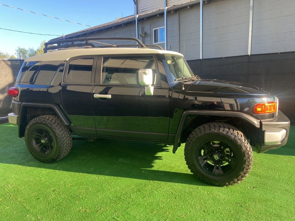 Used 2012 Toyota FJ Cruiser 4WD w/ Upgrade Pkg image 4