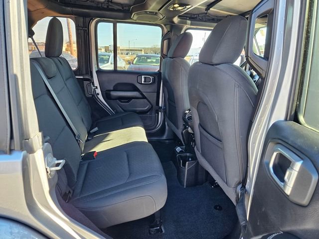 Used 2020 Jeep Wrangler Unlimited Sahara w/ Cold Weather Group AWD/4WD image 16
