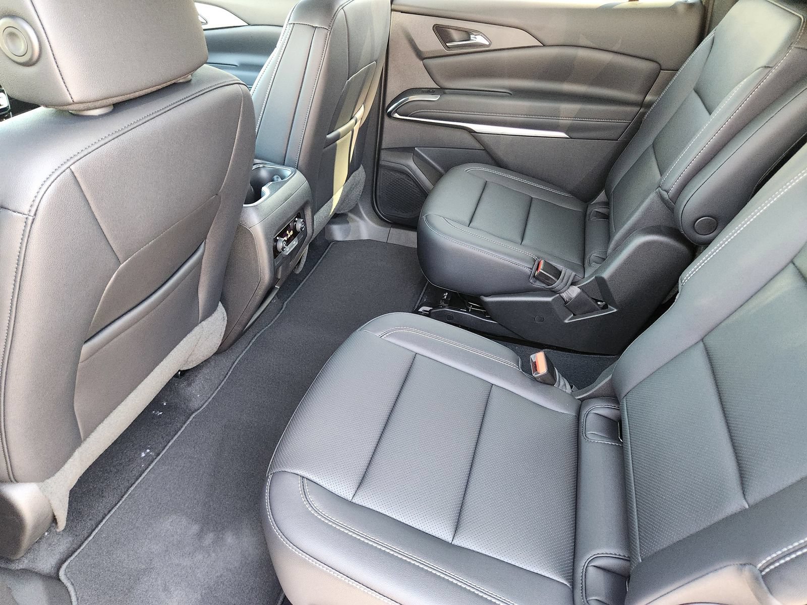 New 2026 Chevrolet Traverse LT w/ Sun and Wheel Package AWD/4WD image 24