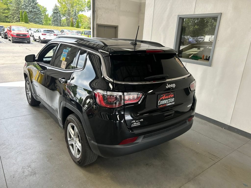 Used 2023 Jeep Compass Latitude w/ Convenience Group AWD/4WD image 6