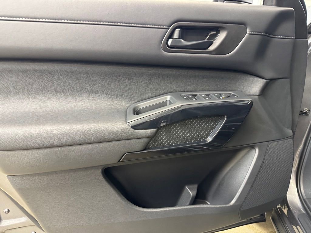 New 2026 Nissan Pathfinder SV image 8