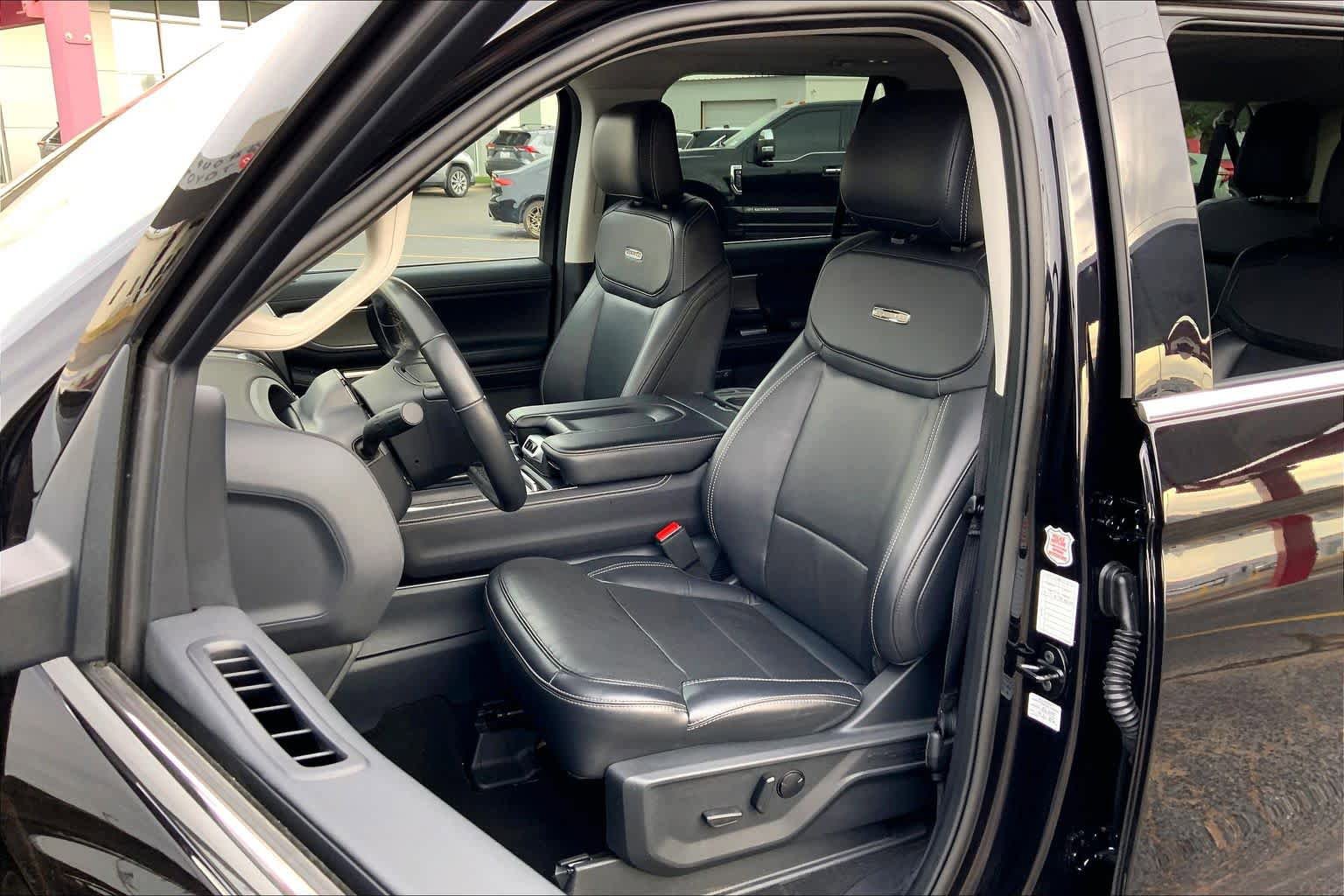 Used 2025 Ford Expedition Max Platinum AWD/4WD image 8