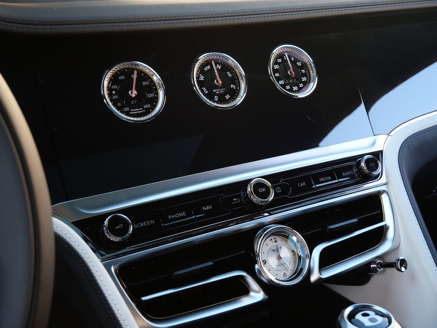 New 2026 Bentley Flying Spur Plug-In Hybrid AWD/4WD image 14