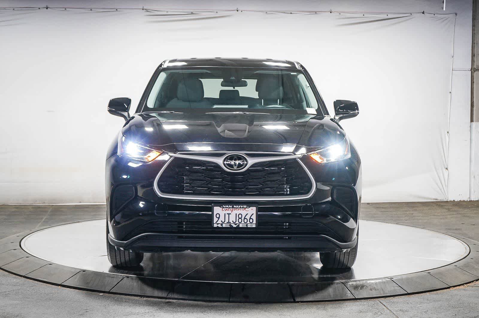Used 2023 Toyota Highlander L image 3