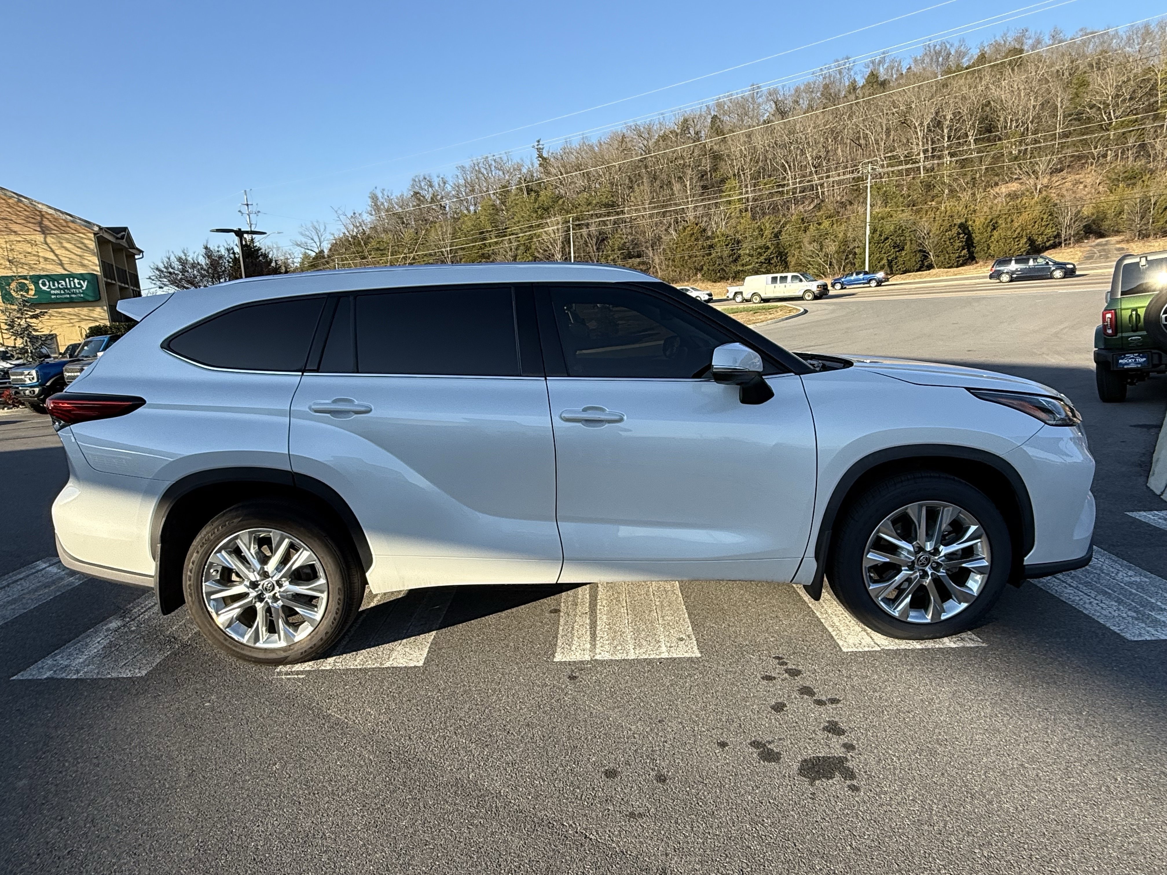 Used 2022 Toyota Highlander Limited image 4