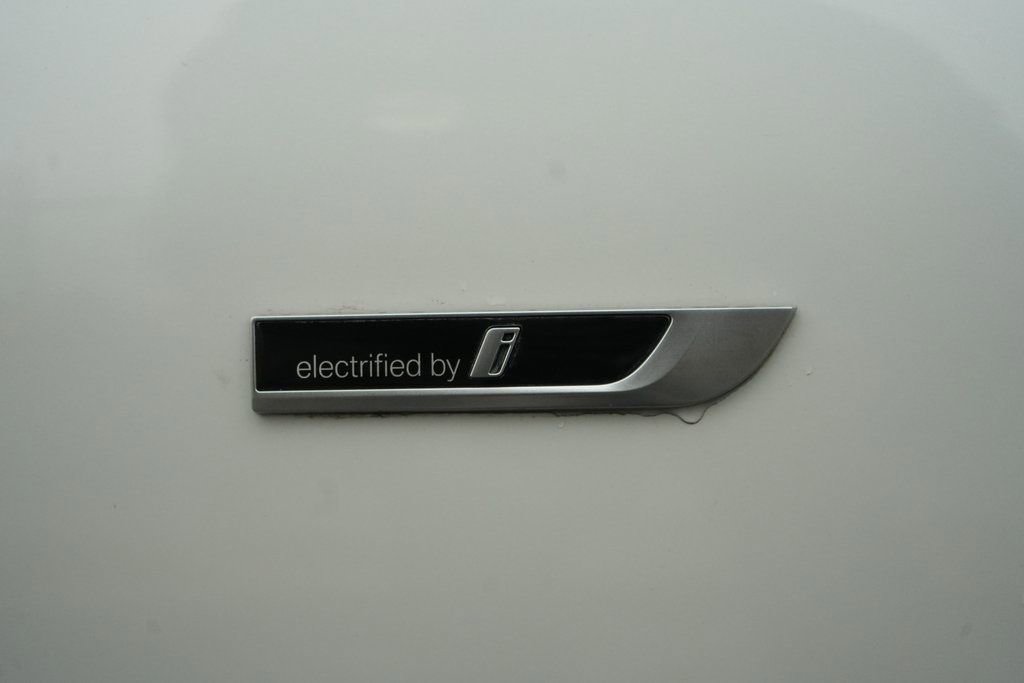 Used 2022 BMW 745e xDrive w/ M Sport Package image 9