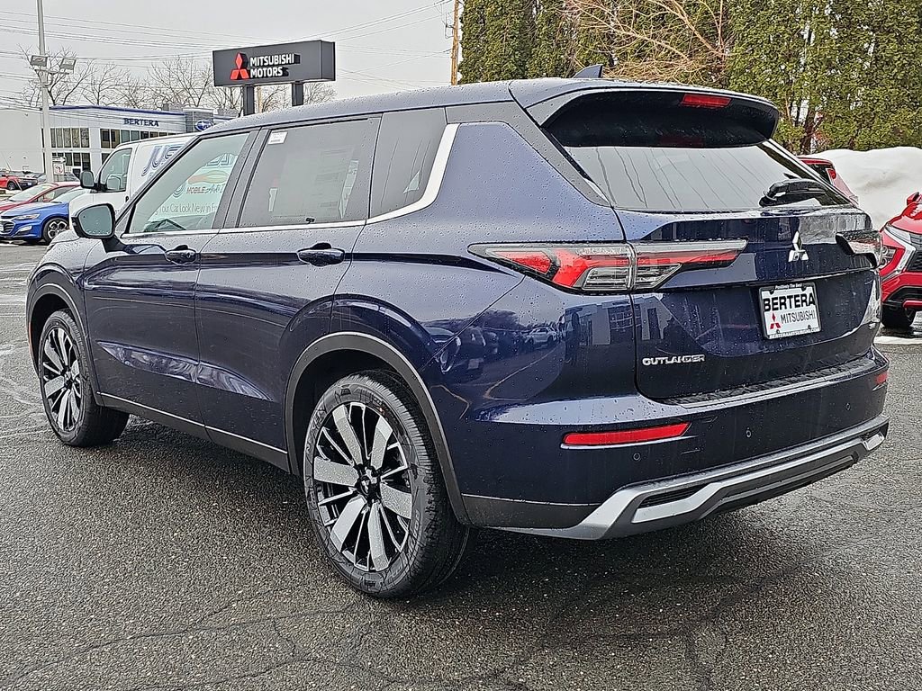 New 2026 Mitsubishi Outlander SE image 3