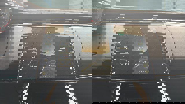 Used 2025 Land Rover Range Rover Sport Dynamic SE image 25