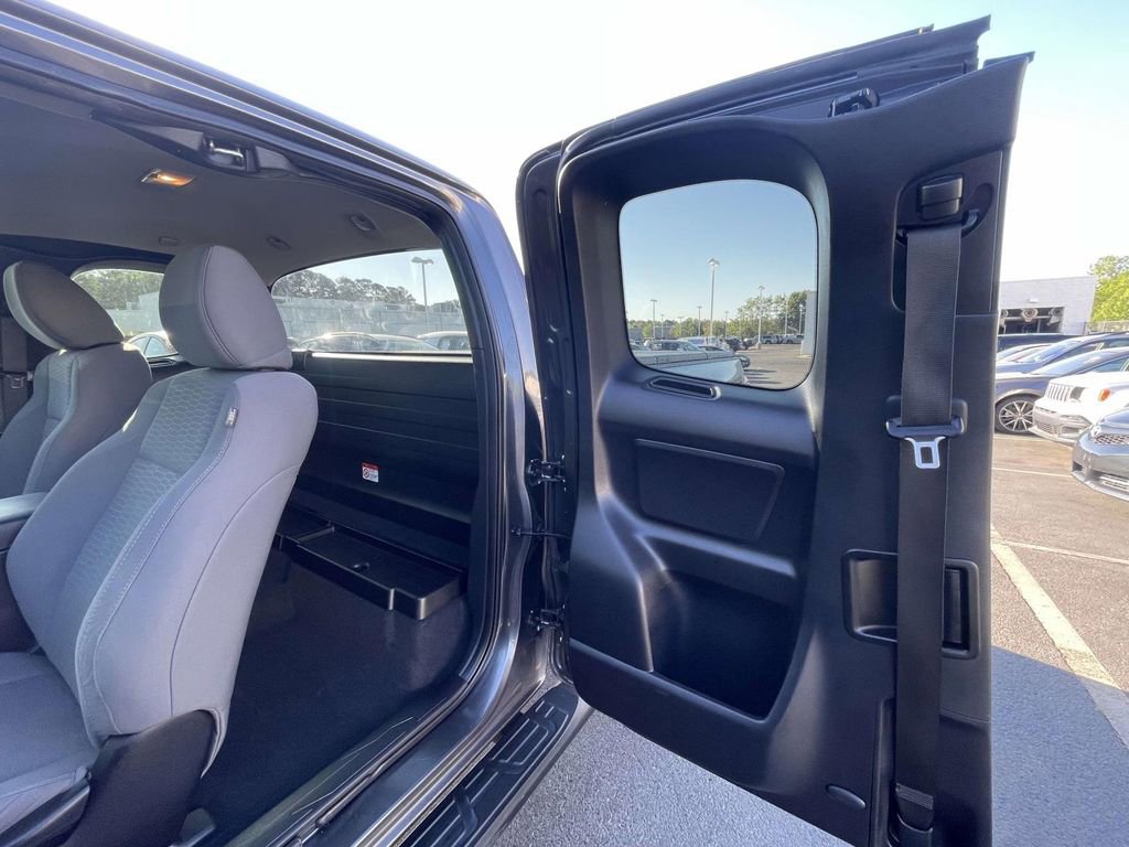 Used 2016 Toyota Tacoma SR image 15