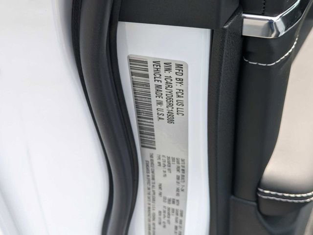 New 2024 Jeep Grand Cherokee Overland w/ Advanced Protech Group III AWD/4WD image 41