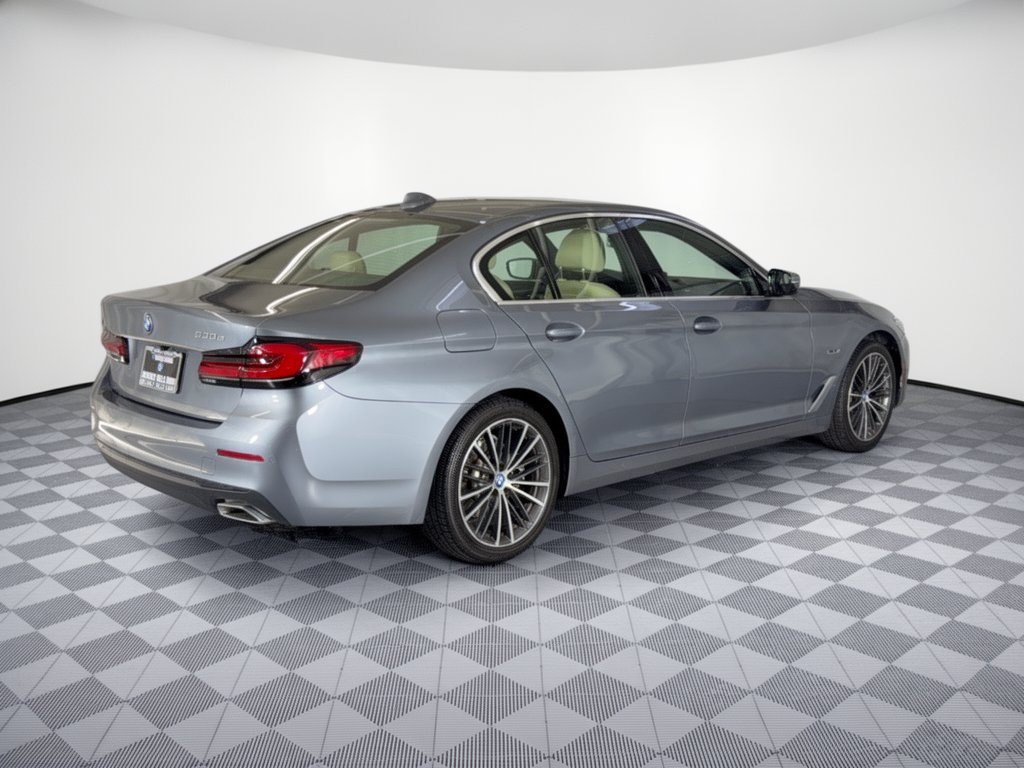 Used 2022 BMW 530e w/ Convenience Package RWD image 9