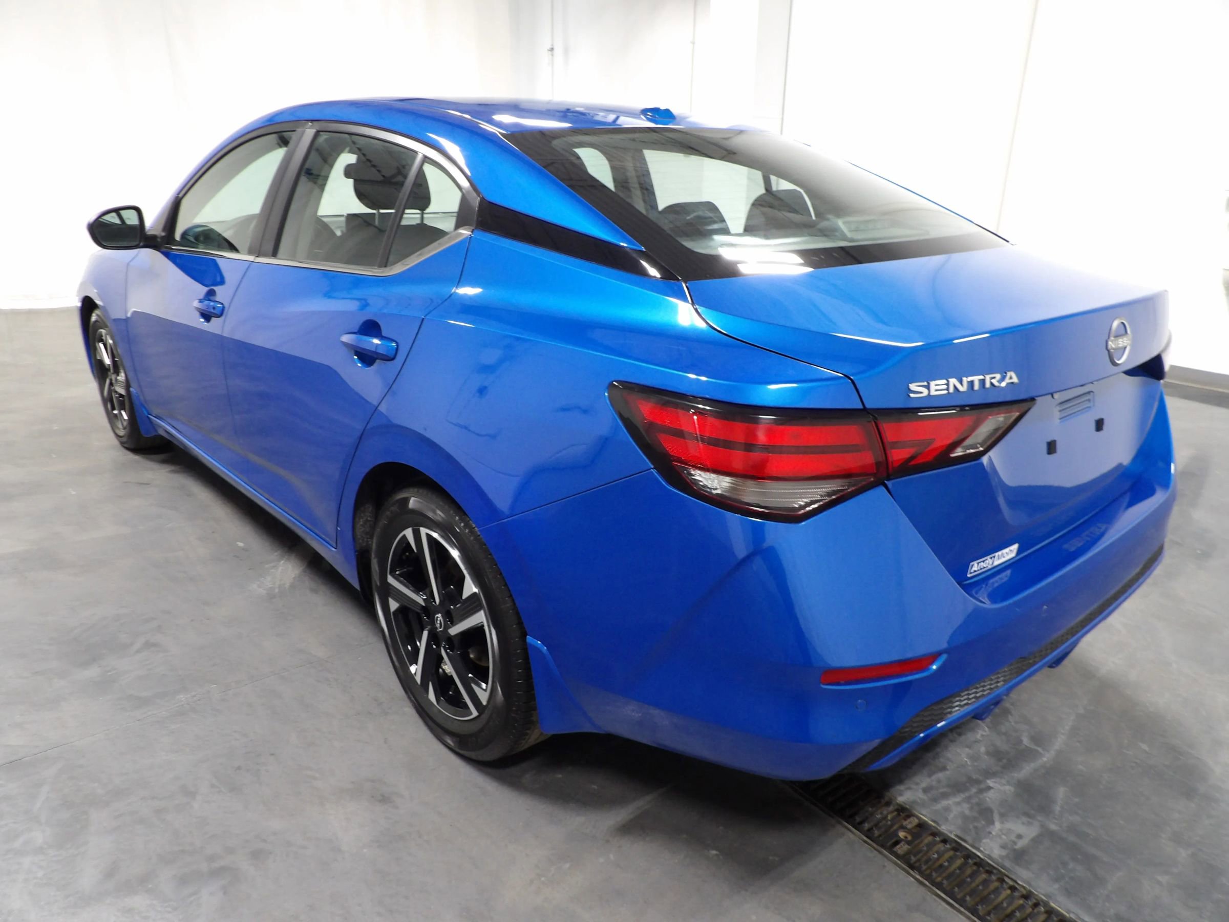 Used 2025 Nissan Sentra SV image 7