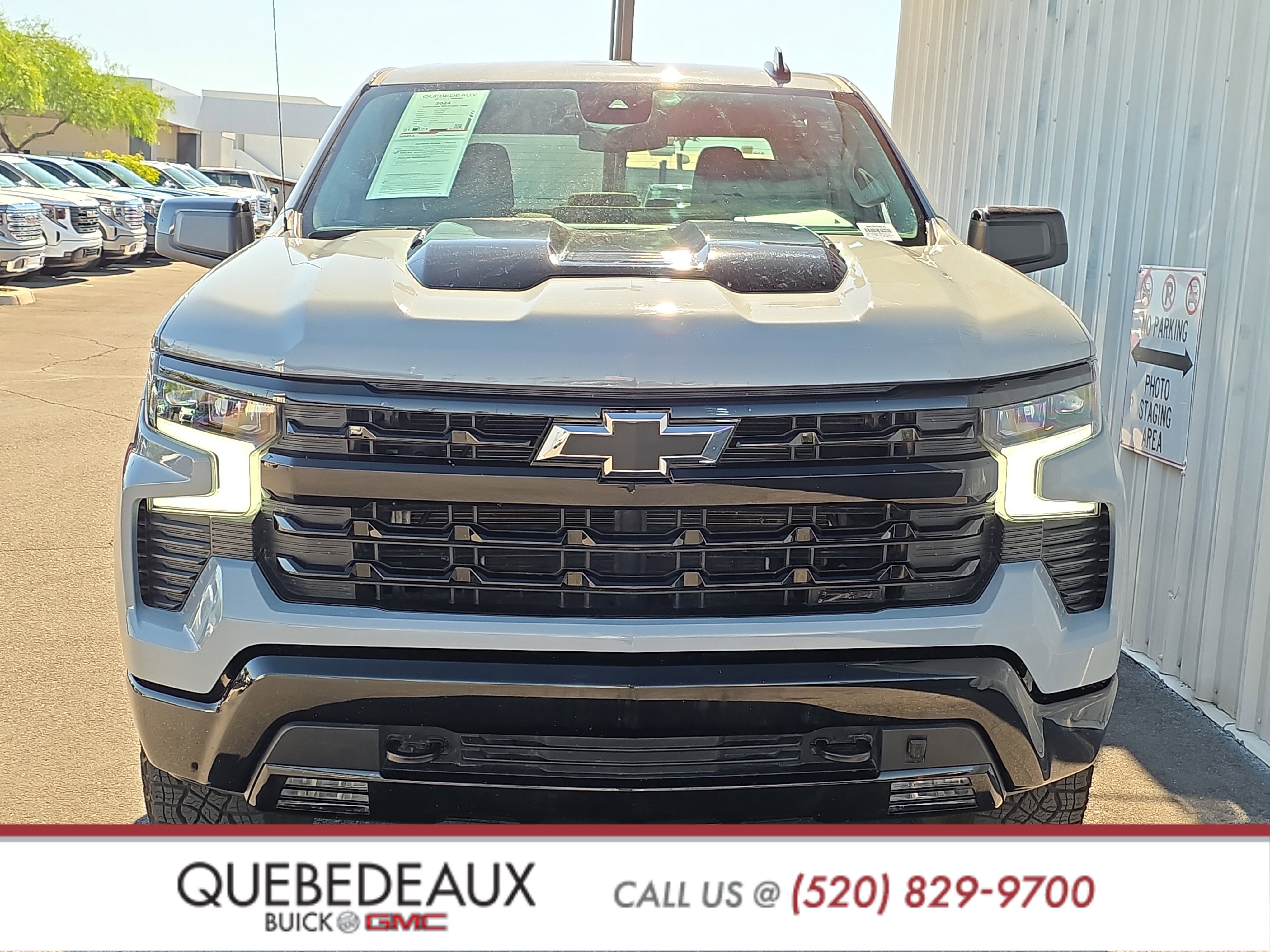 Used 2024 Chevrolet Silverado 1500 LT Trail Boss w/ Dark Appearance Package AWD/4WD image 2