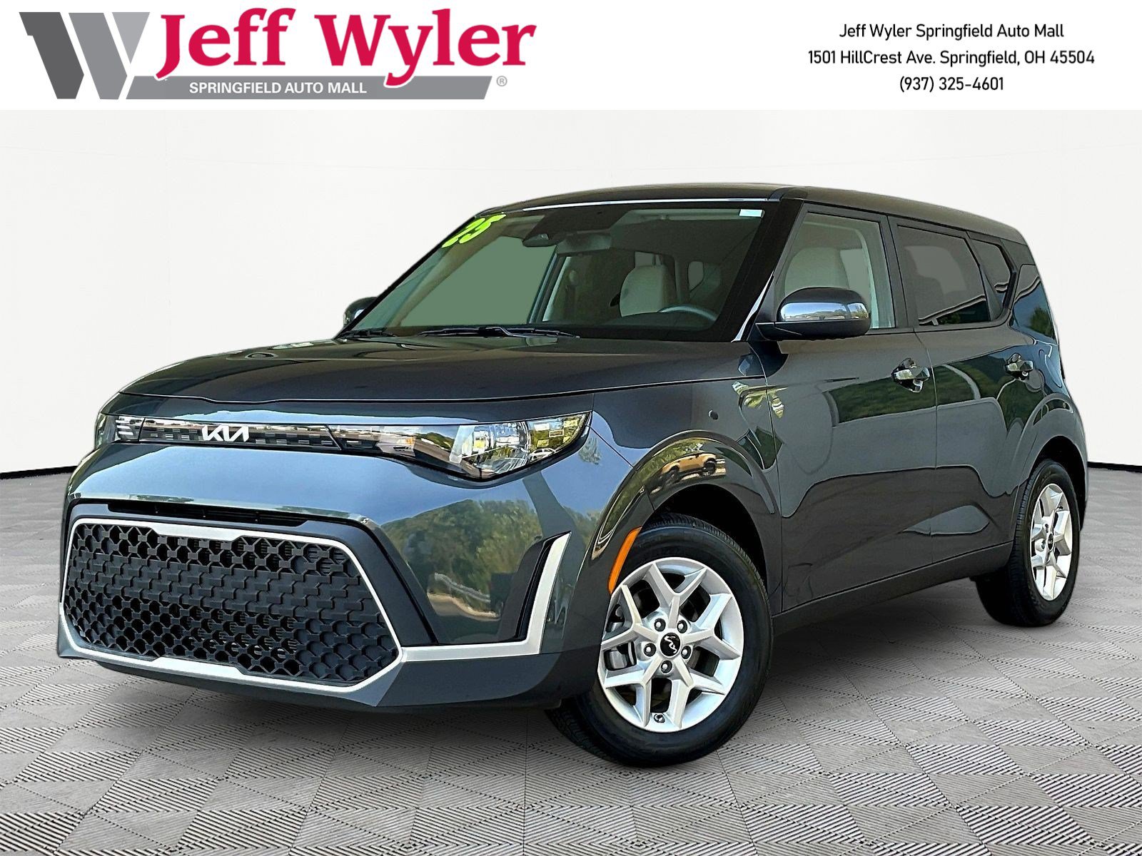Used 2025 Kia Soul LX w/ LX Technology Package FWD image 1