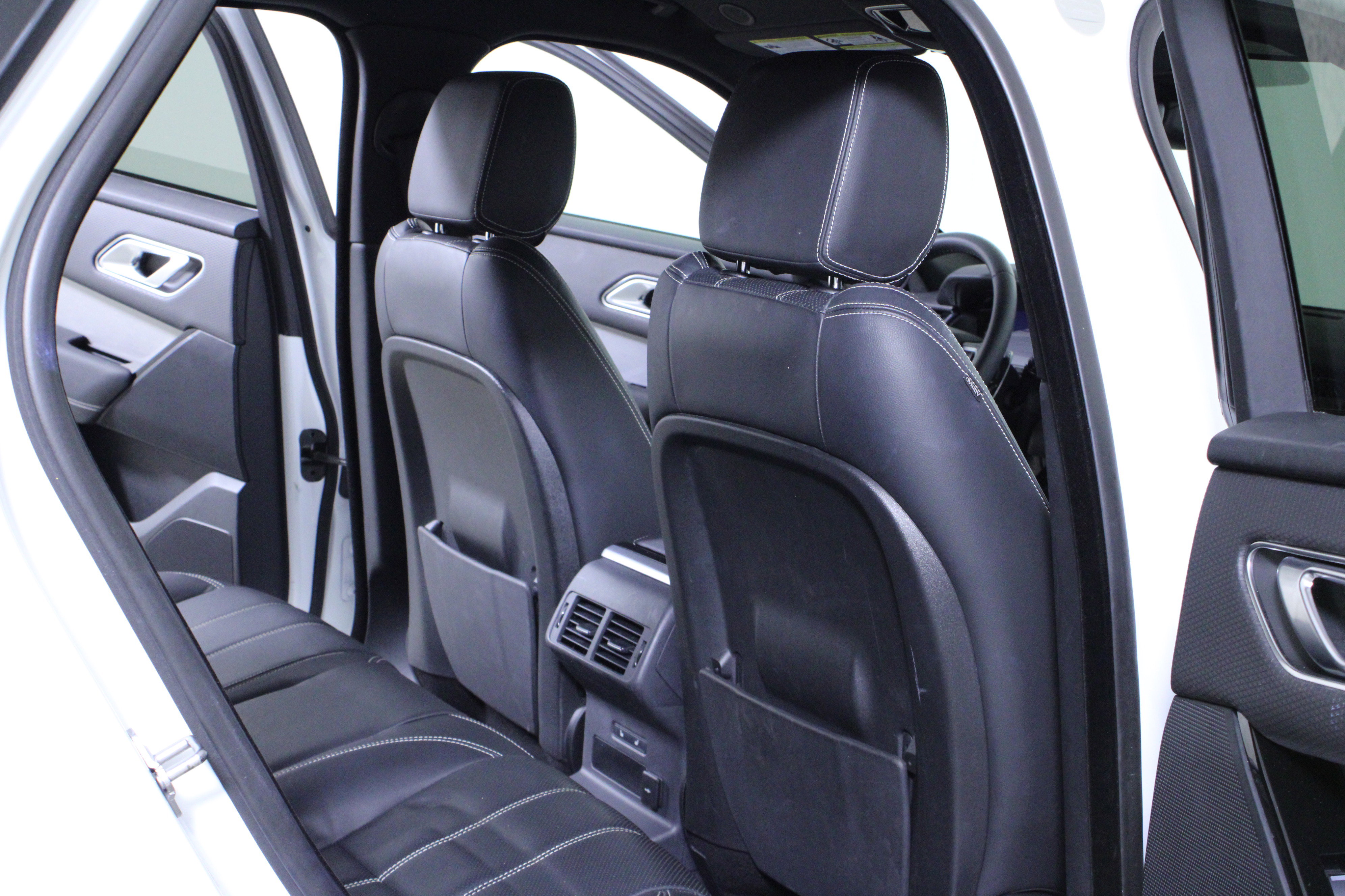 Used 2023 Land Rover Range Rover Velar R-Dynamic S image 13