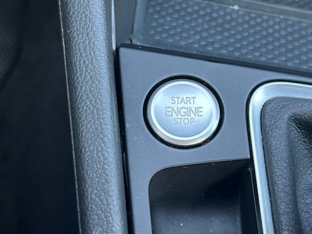 Used 2025 Volkswagen Jetta SE FWD image 27