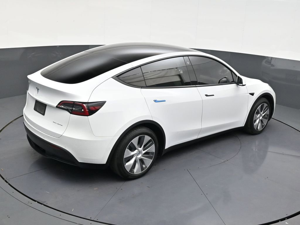 Used 2022 Tesla Model Y Long Range image 16