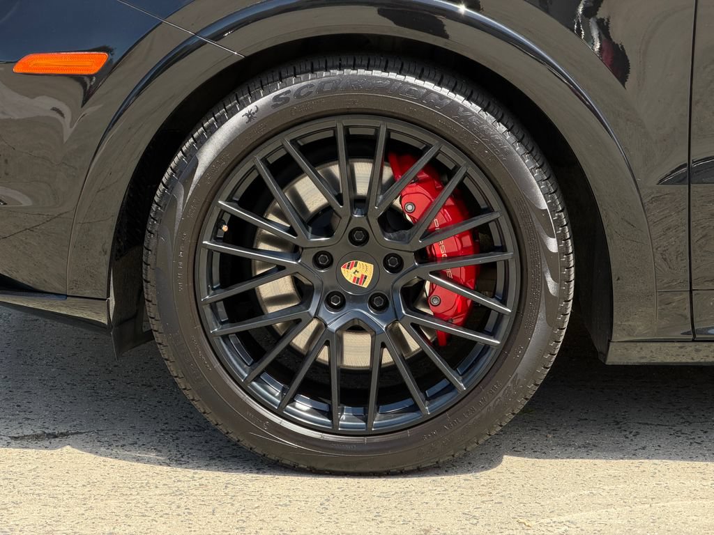Used 2023 Porsche Cayenne GTS w/ Assistance Package AWD/4WD image 12