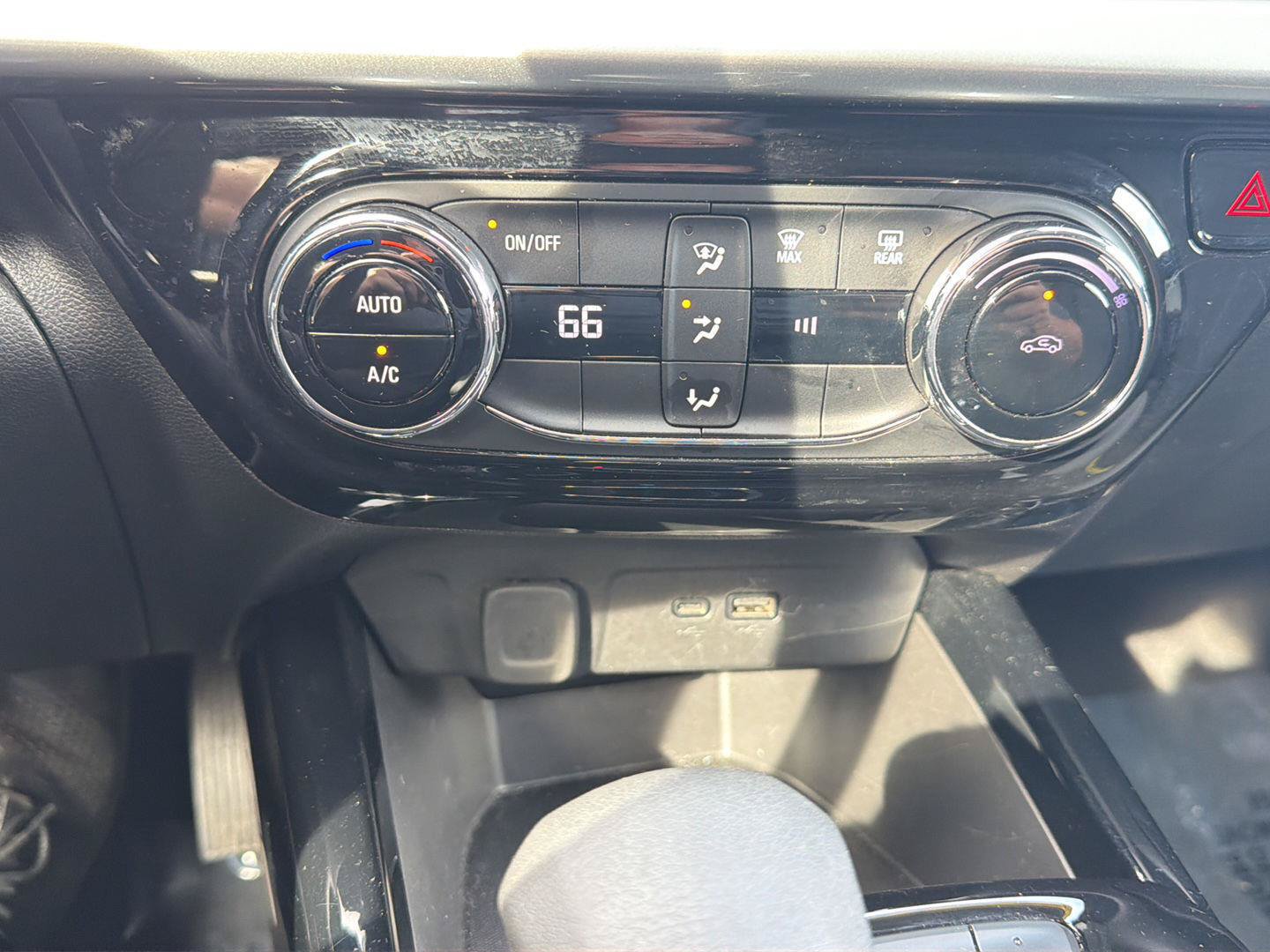 Used 2025 Chevrolet Trax LT FWD image 15