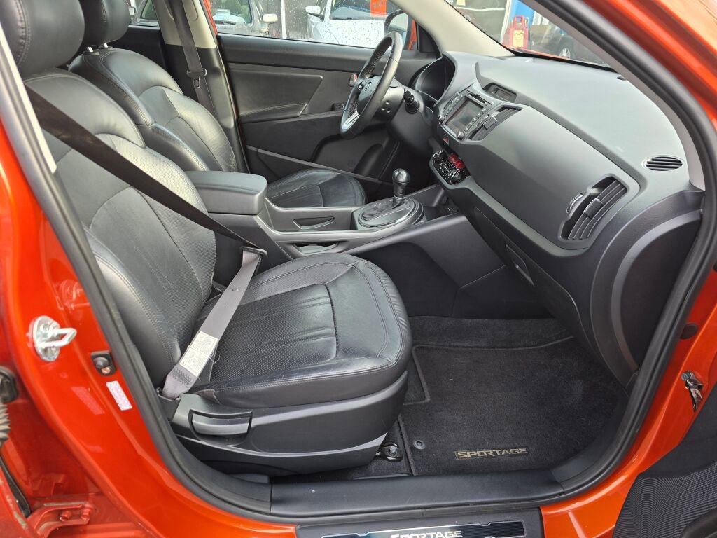 Used 2011 Kia Sportage SX w/ Premium Pkg w/Leather Seats image 11