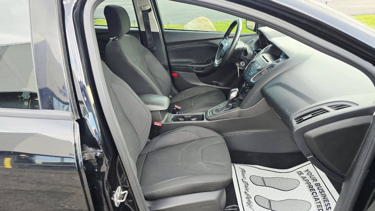 Used 2016 Ford Focus SE w/ Equipment Group 201A FWD image 13