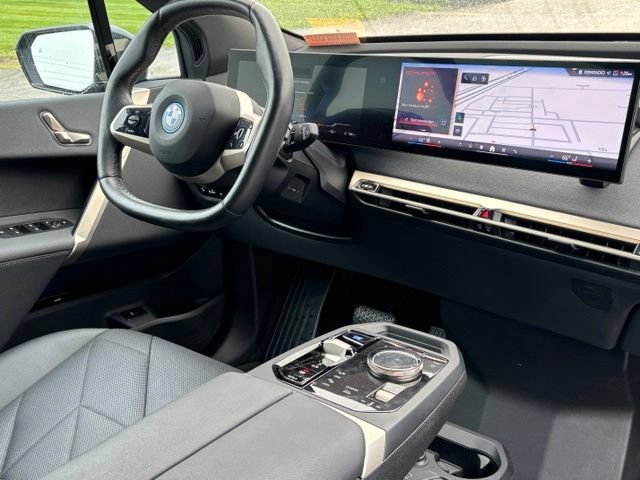 Used 2024 BMW iX xDrive50 w/ Sport Package AWD/4WD image 28