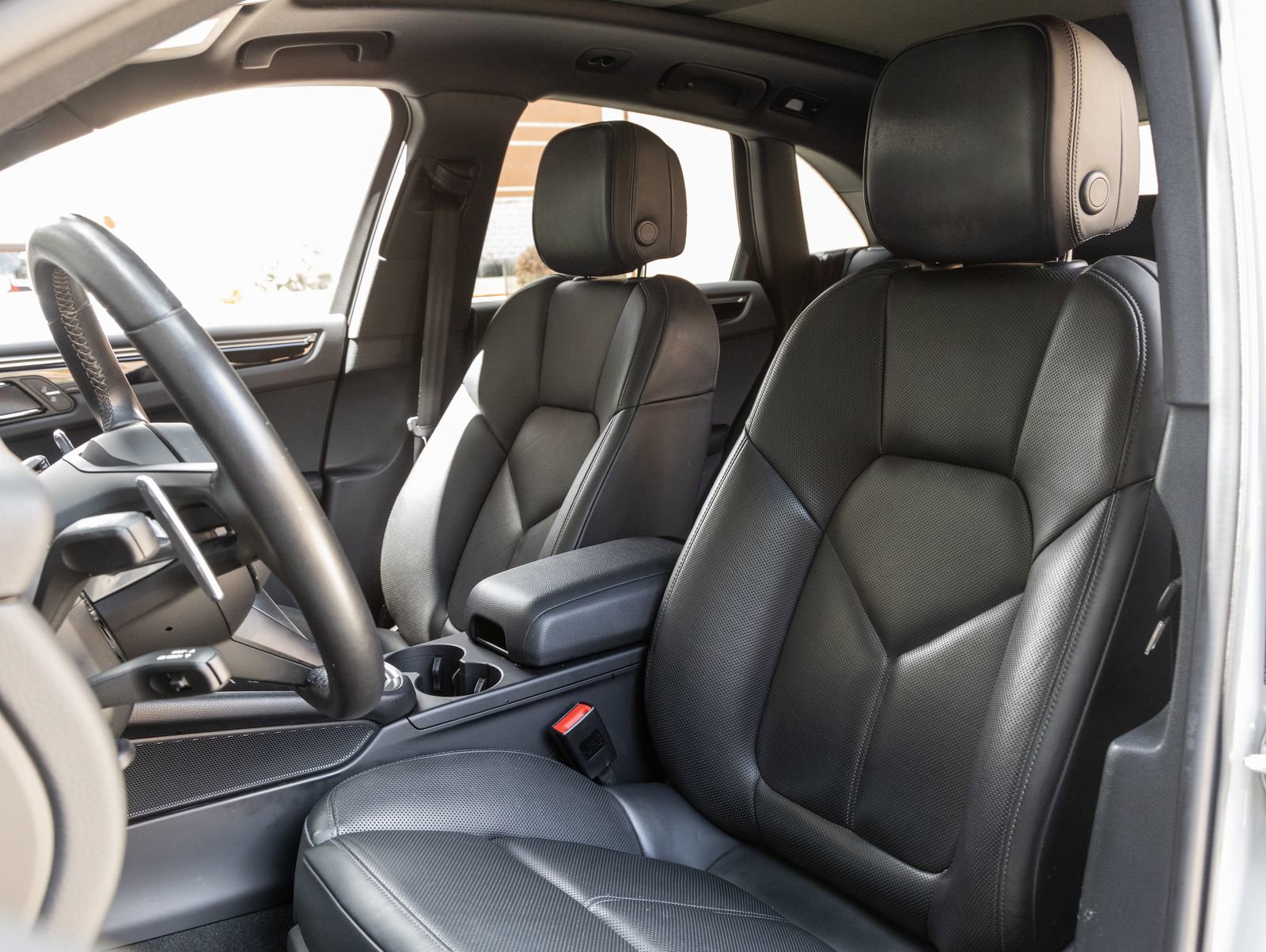 Certified 2023 Porsche Macan S AWD/4WD image 5