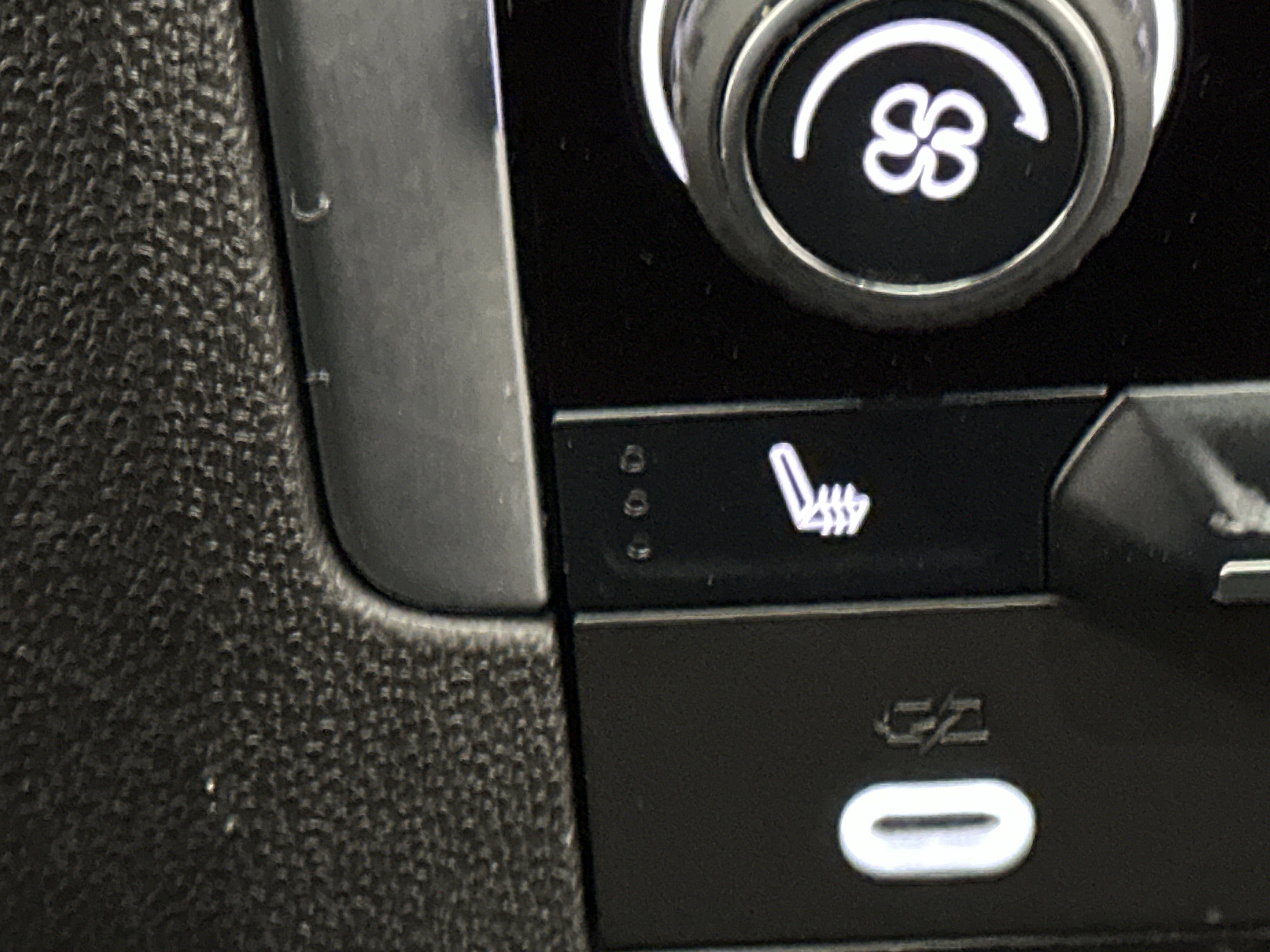 Used 2021 Chevrolet Tahoe Premier w/ Premium Package image 28