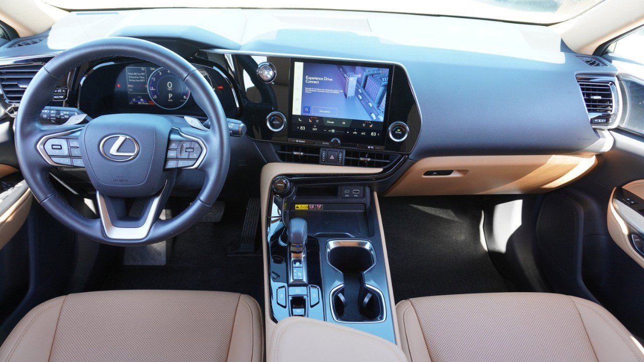 Used 2025 Lexus NX 250 FWD w/ Towing Package (2000 Lbs) image 27