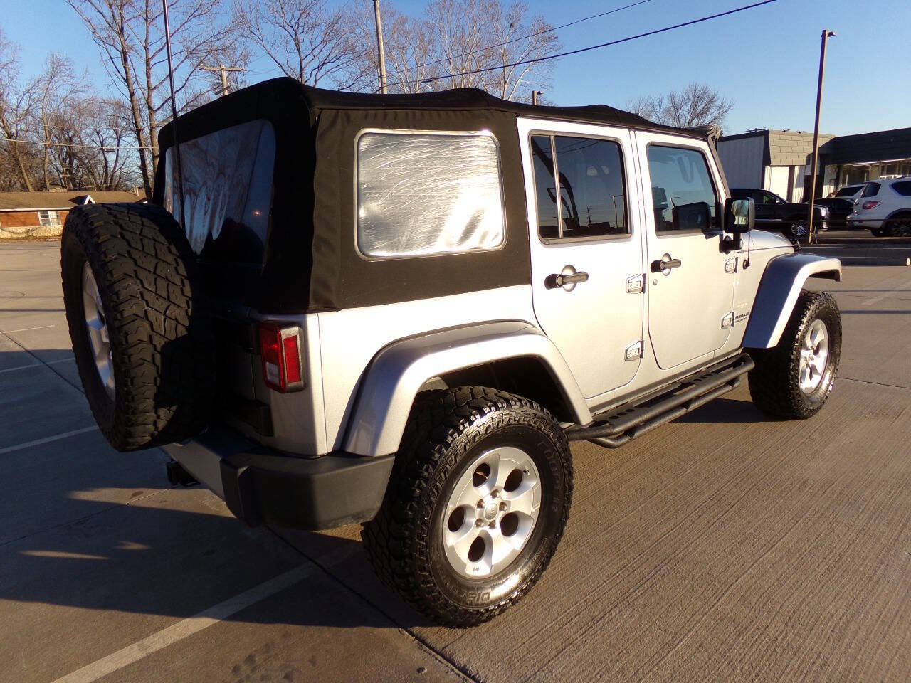 Used 2015 Jeep Wrangler Unlimited Sahara w/ Connectivity Group image 28