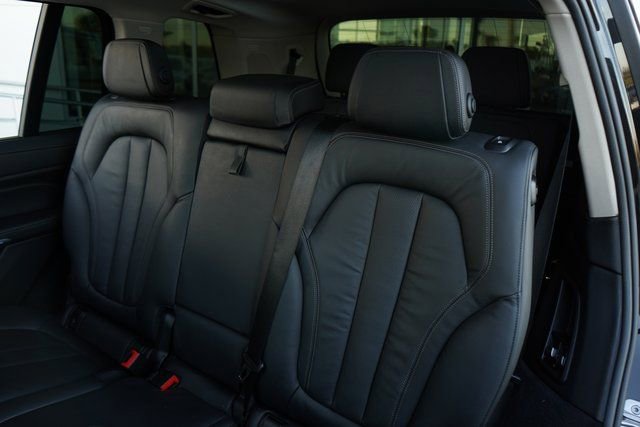 Used 2021 BMW X7 xDrive40i w/ Premium Package image 27