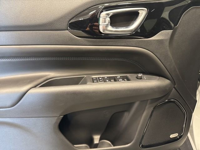 New 2025 Jeep Compass Latitude w/ Sun & Sound Group image 15