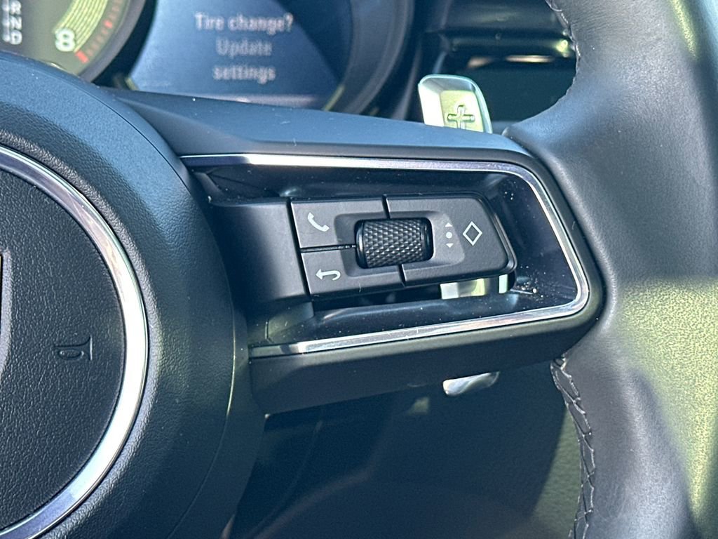 Used 2022 Porsche Macan Base image 26