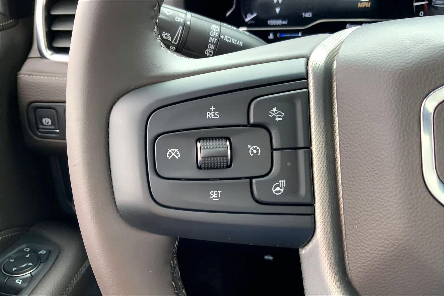 Used 2024 GMC Yukon XL Denali AWD/4WD image 24