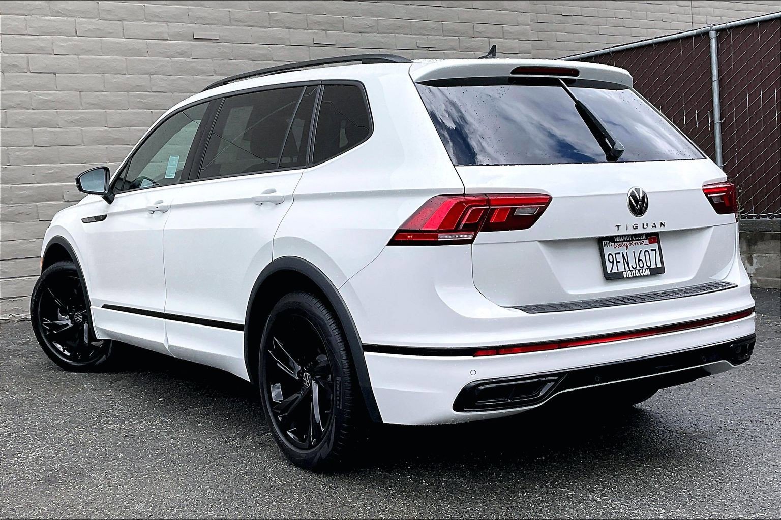 Certified 2023 Volkswagen Tiguan SE R-Line FWD image 9