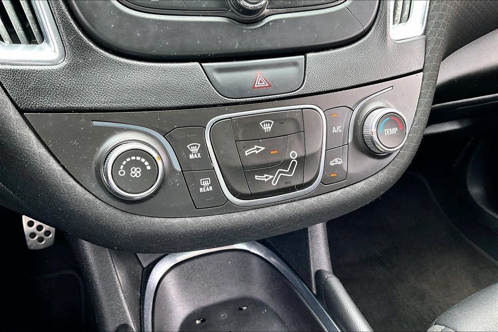 Used 2017 Chevrolet Malibu LT FWD image 21
