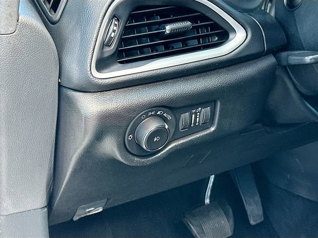 Used 2020 Chrysler Pacifica Touring-L Plus w/ Advanced Safetytec Group image 10