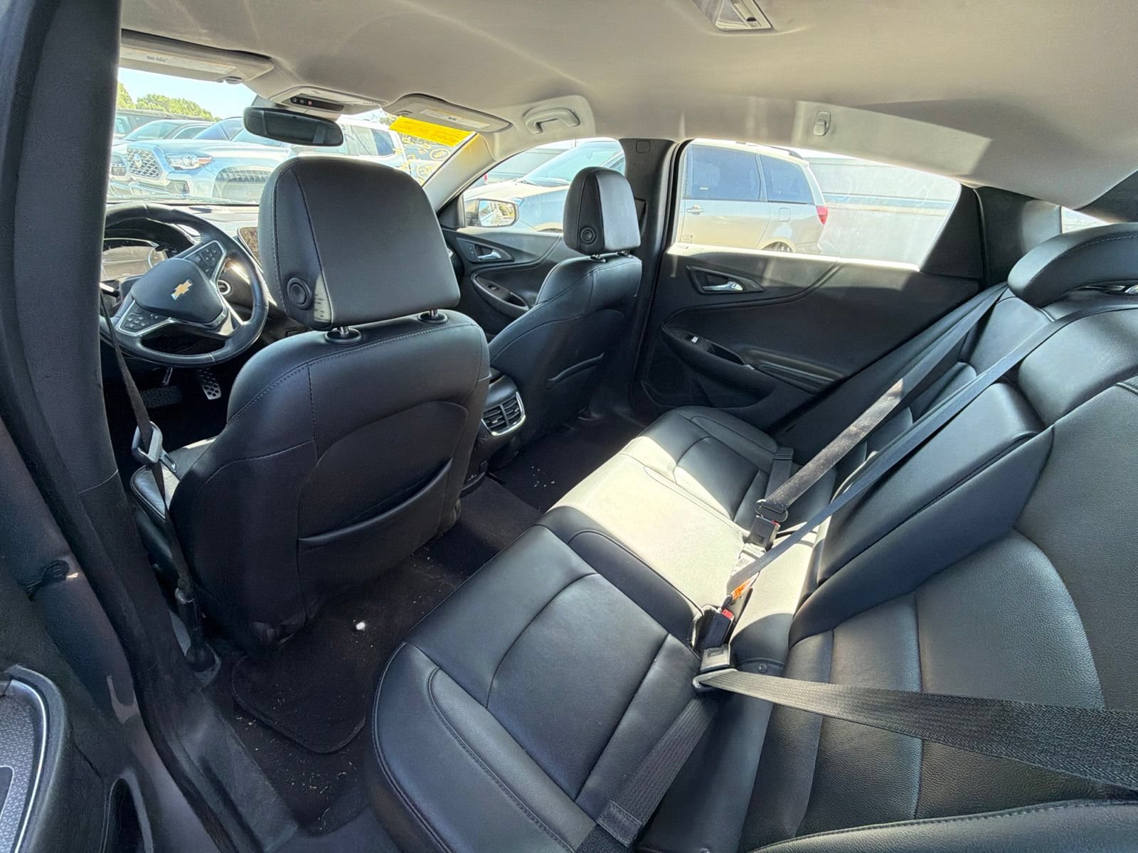 Used 2017 Chevrolet Malibu LT w/ Leather Package FWD image 4