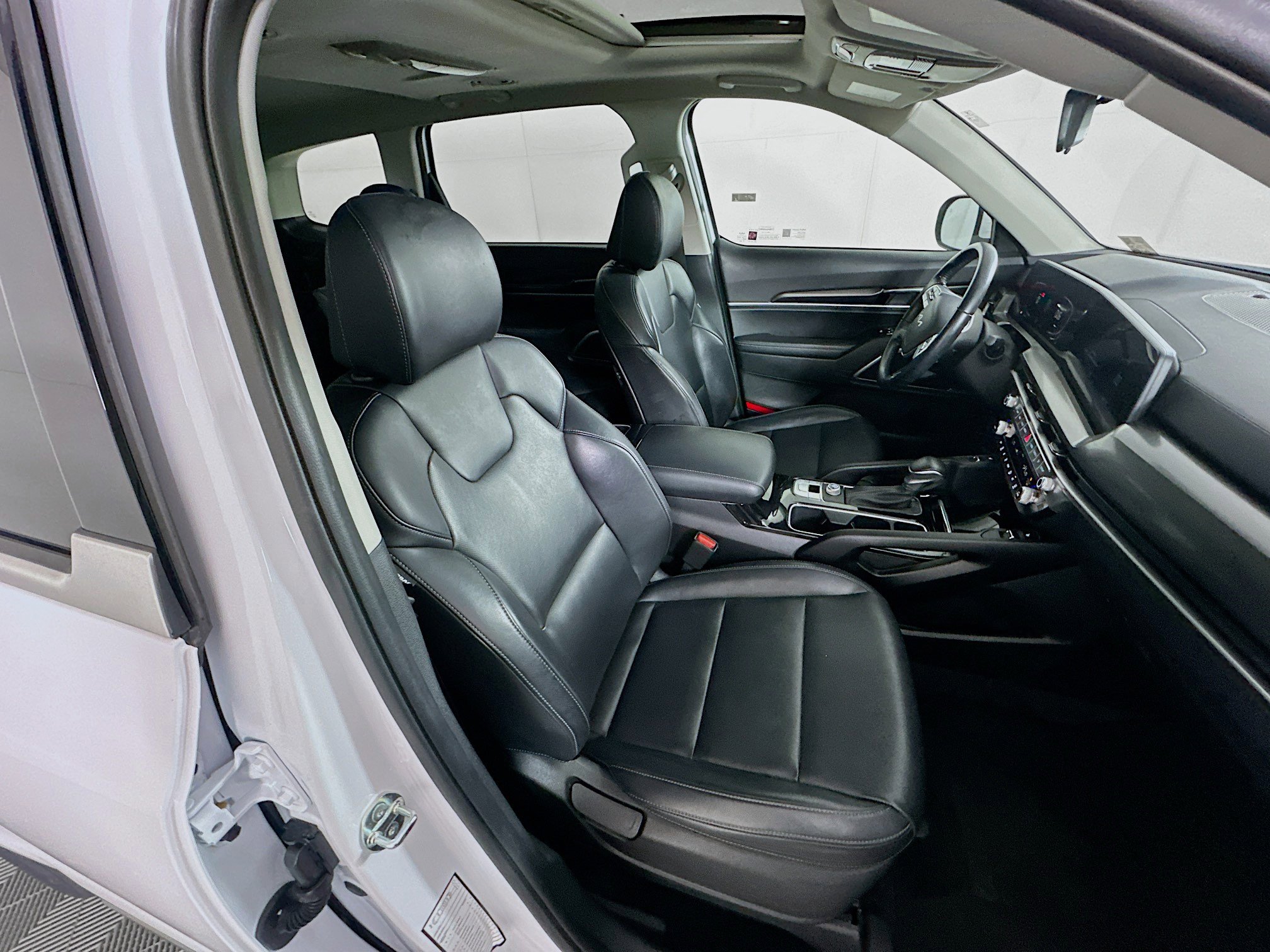 Used 2025 Kia Telluride S image 34