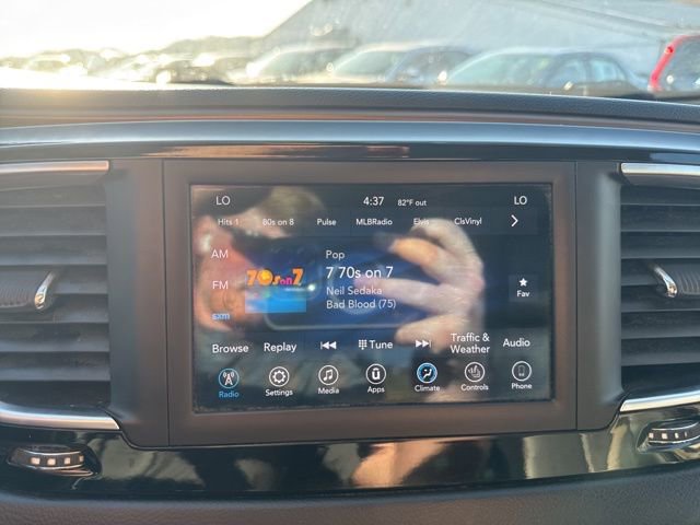 Used 2018 Chrysler Pacifica Touring-L image 20