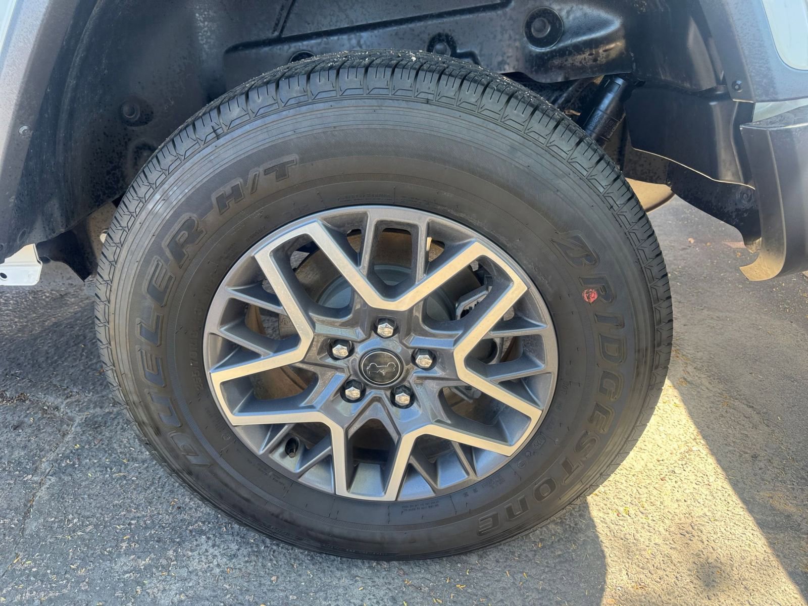 Used 2025 Jeep Wrangler Sahara image 29
