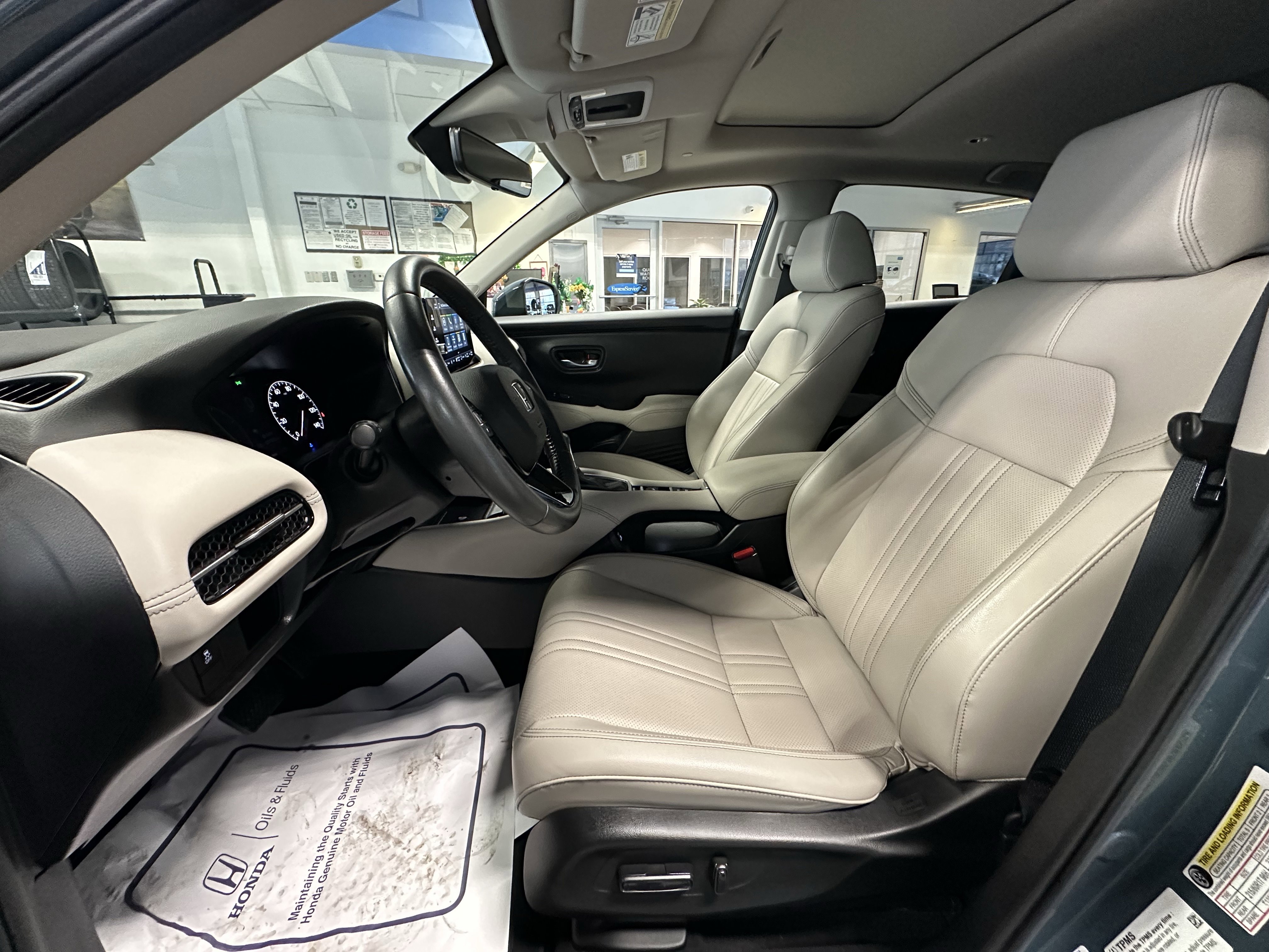 Used 2023 Honda HR-V EX-L image 8