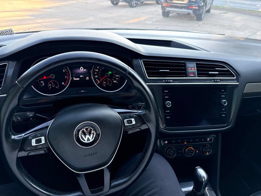 Used 2018 Volkswagen Tiguan SE AWD/4WD image 18