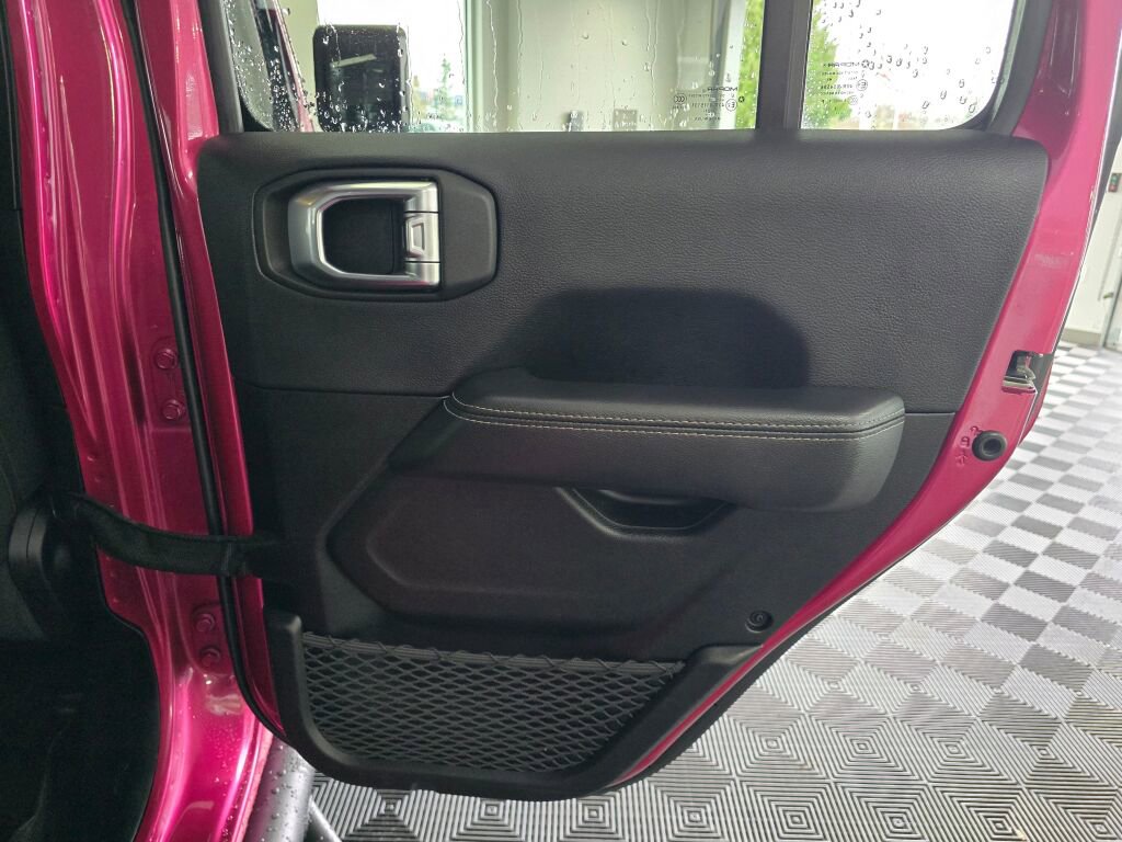 Used 2022 Jeep Wrangler Unlimited Sahara image 39