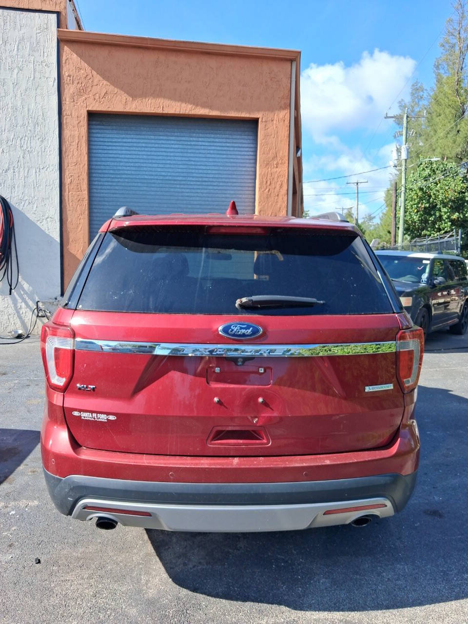 Used 2017 Ford Explorer XLT w/ Equipment Group 201A FWD image 7