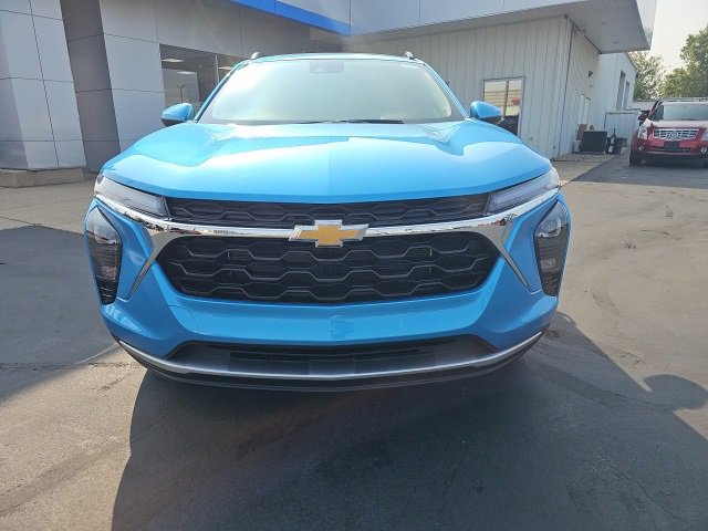 New 2025 Chevrolet Trax LT w/ Sunroof Package image 3