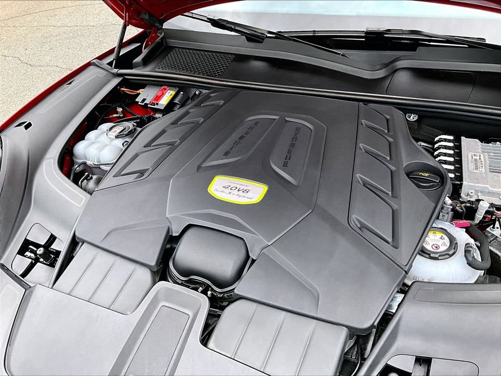 Certified 2022 Porsche Cayenne Turbo S AWD/4WD image 24