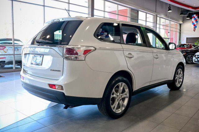Used 2014 Mitsubishi Outlander SE AWD/4WD image 5